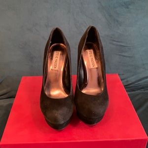Steve Madden Black Suede Pumps